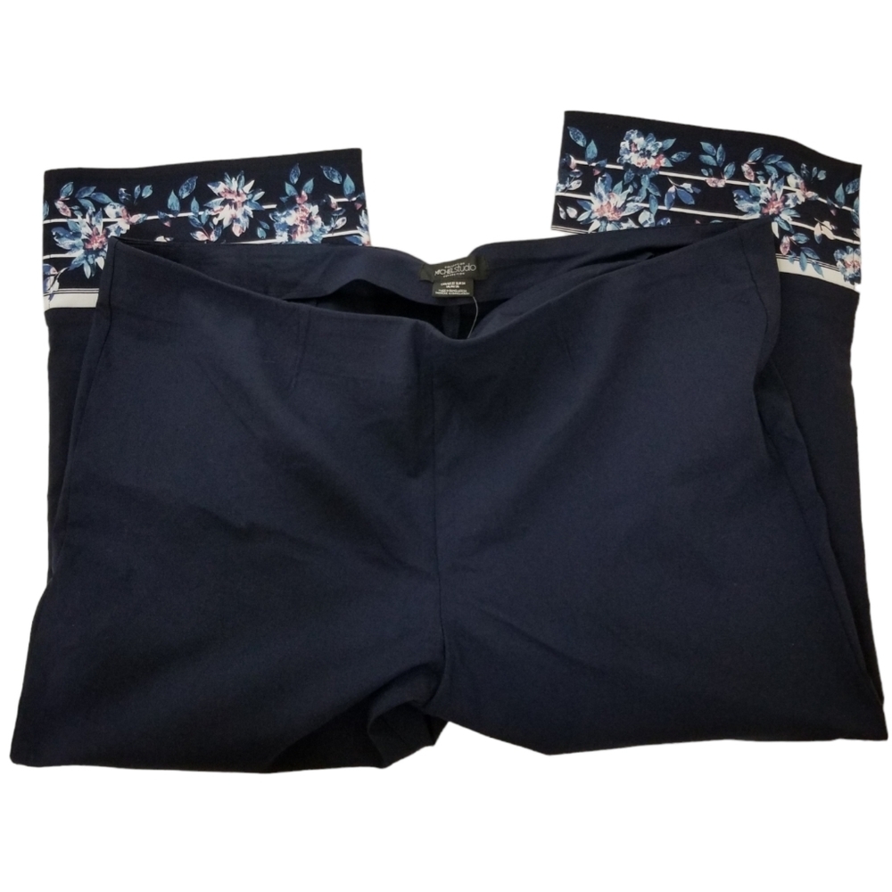 Michel Studio Navy Floral Capris Size 22